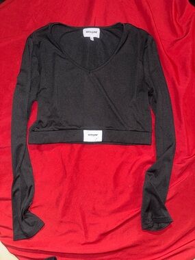 Black Long-Sleeve Cropped Top